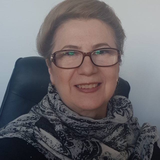 Medicul ATI Elena Copaciu: Posturile în sănătate sunt blocate şi se scot la concurs cu ţârâita. Pare ironică susţinerea unor rectori pentru obligativitatea absolvenţilor la buget să practice medicina o vreme in Romania! Când posturile sunt blocate?