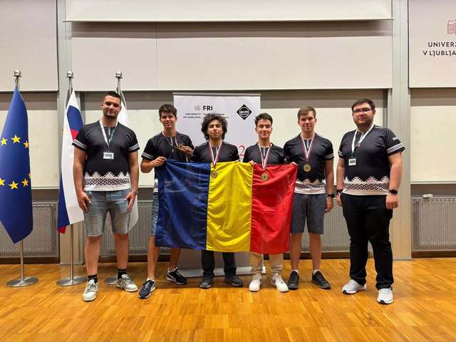 Trei medalii de aur şi una de argint pentru România, la Olimpiada de Informatică a Europei Centrale – FOTO