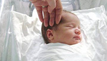 Extinderea screeningului neonatal la 19 boli, în aşteptare, în lipsa unui Guvern cu puteri depline. România încă testează bebeluşii la naştere pentru 3 afecţiuni, în timp ce în alte state sunt testate zeci de boli