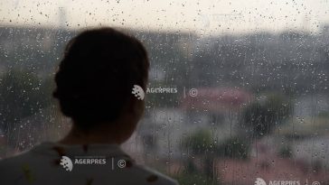 Cod roșu de averse torențiale și grindină în localități din județul Neamț