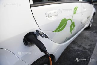Numărul autovehiculelor electrice noi, înmatriculate în România în primul semestru, se apropie de 9.000 (companie)