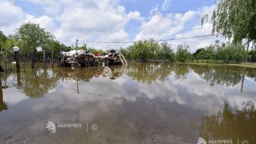 INHGA: Risc de viituri pe râuri din șapte județe, vineri