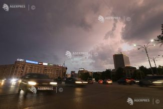 Cod roșu de averse torențiale și vânt puternic în Municipiul București și județul Ilfov până la ora 17:30