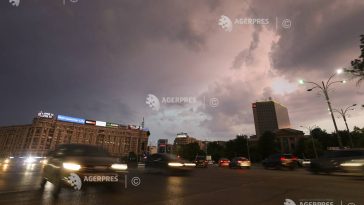 Cod roșu de averse torențiale și vânt puternic în Municipiul București și județul Ilfov până la ora 17:30
