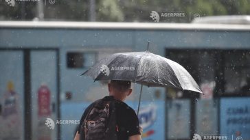 ANM: Cod galben de averse, vijelii și descărcări electrice în majoritatea regiunilor, marți și miercuri