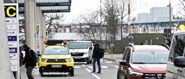Șapte stații de încărcare ultra-rapide pentru vehicule electrice, puse în funcțiune la Aeroportul Otopeni, în apropierea Terminalului Plecări