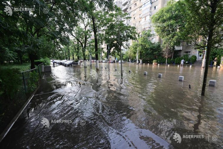 Cod portocaliu în Capitală/Averse torențiale, intensificări ale vântului, descărcări electrice; a fost emis mesaj RO-ALERT