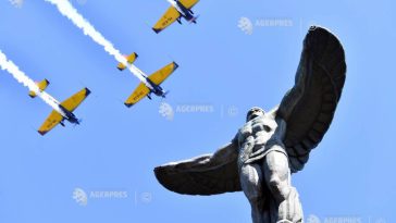 Ziua Aviației Române și a Forțelor Aeriene/ Demonstrații aeriene deasupra Monumentului Eroilor Aerului