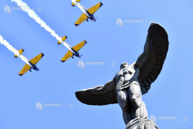 Ziua Aviației Române și a Forțelor Aeriene/ Demonstrații aeriene deasupra Monumentului Eroilor Aerului
