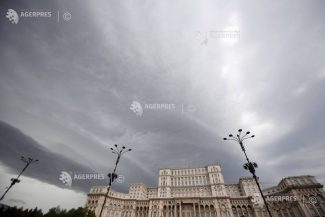 Furtună în Capitală și Ilfov/ Un nou cod portocaliu intră în vigoare; autoritățile fac recomandări