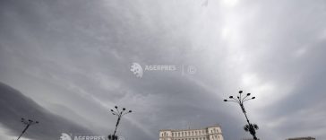 Furtună în Capitală și Ilfov/ Un nou cod portocaliu intră în vigoare; autoritățile fac recomandări