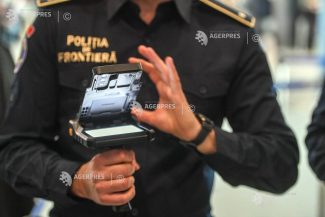 Peste 64.000 de țigarete și 28.000 euro nedeclarați, descoperiți în acțiuni ale Autorității Vamale Române și Poliției de Frontieră