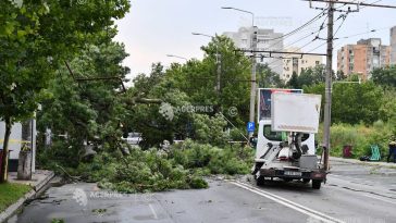 Cod roșu de vijelie puternică în București, până la ora 18:45