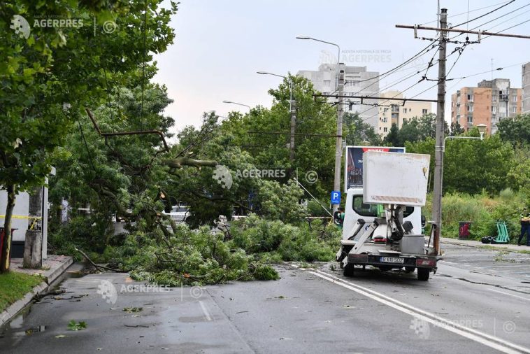 Cod roșu de vijelie puternică în București, până la ora 18:45