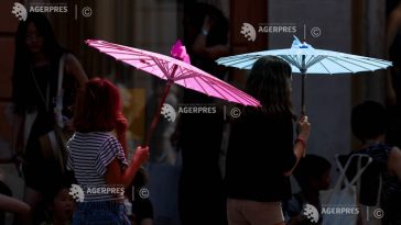 Italia / ”Canicula aceasta este alegerea politicienilor”, au scris activiștii de la Extinction Rebellion pe afișe etalate în Torino