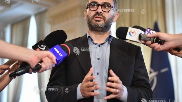 Discuții cu sindicatele pe legea salarizării/Manole: Am găsit niște probleme, sunt rezolvabile; nu căutăm nod în papură