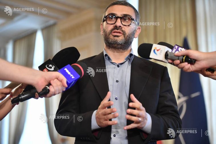 Discuții cu sindicatele pe legea salarizării/Manole: Am găsit niște probleme, sunt rezolvabile; nu căutăm nod în papură