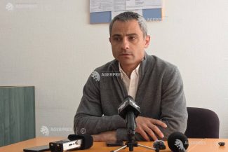 Neamț: Polițiștii au găsit în vestiarele medicilor ortopezi de la SJU dispozitive în valoare de peste 200.000 lei