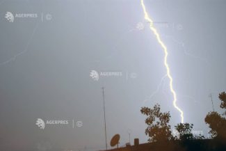 Suceava: O femeie a suferit arsuri pe 10% din corp după ce a fost lovită de un fulger