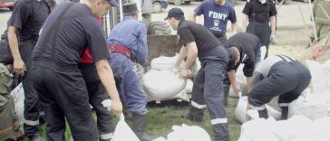 VIDEO Prahova: Saci de nisip vor fi amplasați în zone din Bușteni pentru a preveni inundațiile în caz de viituri