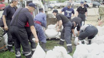 VIDEO Prahova: Saci de nisip vor fi amplasați în zone din Bușteni pentru a preveni inundațiile în caz de viituri