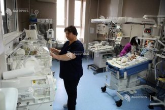 Vaslui: Opt fete cu vârsta sub 15 ani au devenit mame, în primele șase luni ale anului