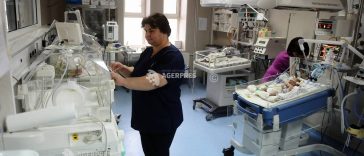 Vaslui: Opt fete cu vârsta sub 15 ani au devenit mame, în primele șase luni ale anului