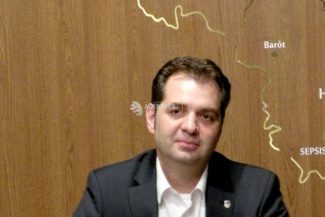 Covasna: Primăria Sfântu Gheorghe va expune în spațiul public plăcuțele bilingve înlocuite prin decizie judecătorească