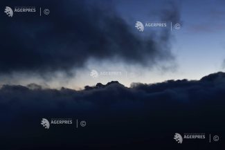 Cod galben de instabilitate atmosferică în 26 de județe și București, de duminică după-amiaza, până luni la ora 2:00