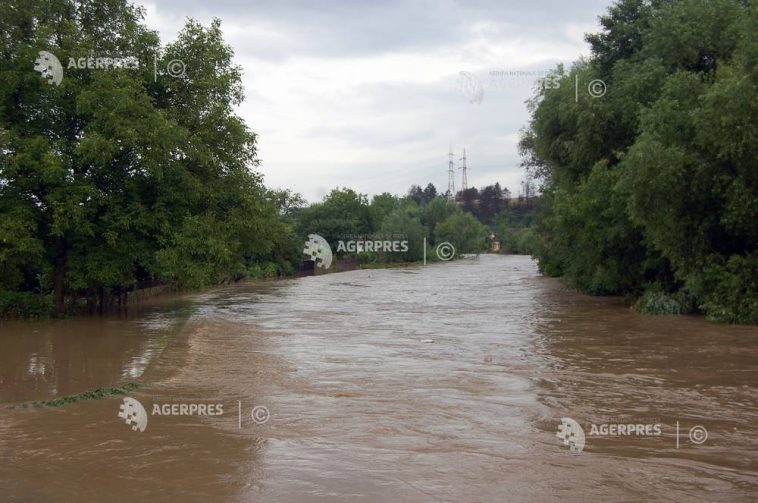 INHGA: Cod galben de inundații pe râuri din județul Prahova, până la miezul nopții