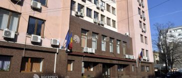 Fraudă la examenul pentru permis/Candidații primeau din exterior răspunsurile la teste folosind aparatură audio-video