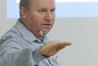 Plafonarea accizei la carburanți a fost o măsură fără efect vizibil la pompă (profesor de economie)