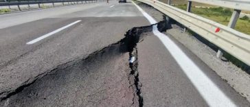 DRDP Cluj a sesizat Prefectura judeţului pentru luarea măsurilor necesare în cazul surpării unei porţiuni a autostrăzii A10 Sebeş-Turda/ Zona este monitorizată permanent, iar marţi încep lucrările pentru punerea în siguranţă a sectorului afectat