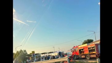 Accident pe A 2 – O persoană a murit şi alte trei au fost rănite după ce două maşini s-au ciocnit, una răsturnându-se. Coloană de autovehicule de 3 km în zonă – FOTO