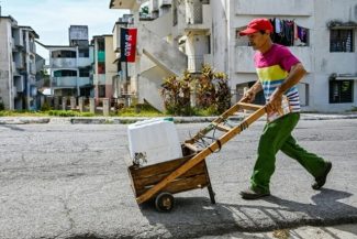 Preşedintele Miguel Diaz-Canel acuză SUA că vor să-şi ”însuşească” Cuba, la marcarea a 73 de ani de la luarea cu atac a cazărmii de la Moncada de către Fidel Castro, considerat drept începutul luptei revoluţionare. El denunţă o ”politică genocidară” a lui