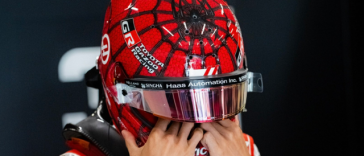 Formula 1: Esteban Ocon va purta în următoarele curse o cască cu model Spider-Man / Pilotul l-a întâlnit pe actorul Tom Holland – VIDEO