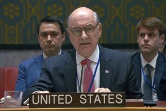 Franţa şi SUA se sfâşie la Consiliul de Securitate al ONU. SUA au prăsit o reuniune după ce ambasadorul francez a luat cuvântul, în semn de protest, după ce Franţa a comparat SUA cu Coreea de Nord şi Rusia, cu care a votat împotriva prelungirii mandatului