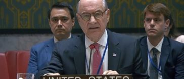 Franţa şi SUA se sfâşie la Consiliul de Securitate al ONU. SUA au prăsit o reuniune după ce ambasadorul francez a luat cuvântul, în semn de protest, după ce Franţa a comparat SUA cu Coreea de Nord şi Rusia, cu care a votat împotriva prelungirii mandatului