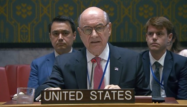 Franţa şi SUA se sfâşie la Consiliul de Securitate al ONU. SUA au prăsit o reuniune după ce ambasadorul francez a luat cuvântul, în semn de protest, după ce Franţa a comparat SUA cu Coreea de Nord şi Rusia, cu care a votat împotriva prelungirii mandatului