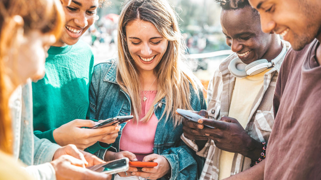 Eurostat: Aproape 75% dintre tinerii europeni deţin cel puţin competenţe digitale de bază / Procente cu mult mai mici în România şi Bulgaria / În UE, fetele au competenţe digitale mai bune, dar nu şi în România
