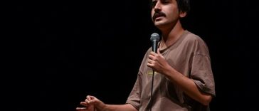 Un renumit umorist turc, cunoscut pentru spectacolele sale de stand-up care generează milioane de vizualizări, a fost arestat la aeroportul din Istanbul pentru insultă la adresa religiei – VIDEO