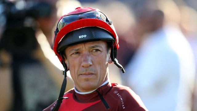 Frankie Dettori, unul dintre cei mai de succes jochei din istorie, a suferit fracturi la coaste şi la degetul mare în urma unui accident rutier