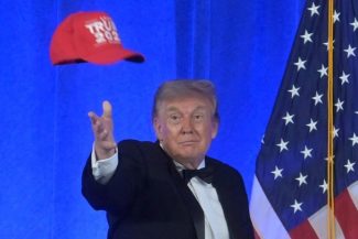 Trump instalează panouri în faţa Muzeului Naţional de Istorie de la Washington, pe care-l consideră prea ”woke”