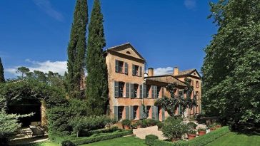 Amal şi George Clooney, nevoiţi să-şi părăsească vila de lux din cauza incendiilor din departamentul Var: „Nu ştim dacă casa noastră va rezista”