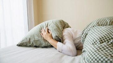 Cum influenţează obiceiurile de somn sănătatea creierului. Cercetătorii au constatat că somnul prelungit ar putea semnala modificări biologice asociate bolii Alzheimer