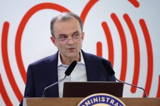 Situaţie fără precedent – Dr. Cătălin Cîrstoveanu a făcut cerere la DSP să reducă temporar 5 locuri din cele 27 ale Secţiei ATI- nou născuţi de la Spitalul ”Marie Curie”, pentru că au plecat 7 asistente: Să nu punem la risc viaţa celorlalţi pacienţi