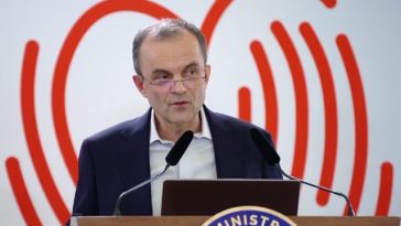 Situaţie fără precedent – Dr. Cătălin Cîrstoveanu a făcut cerere la DSP să reducă temporar 5 locuri din cele 27 ale Secţiei ATI- nou născuţi de la Spitalul ”Marie Curie”, pentru că au plecat 7 asistente: Să nu punem la risc viaţa celorlalţi pacienţi