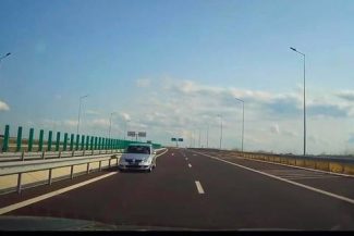 Un şofer din Galaţi, care a circulat pe contrasens pe Autostrada A7, a fost identificat după imaginile devenite virale / A rămas fără permis de conducere pentru 120 de zile
