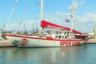 Velierul El Astral al ONG-ului spaniol Open Arms soseşte la Havana cu ajutoare umanitare
