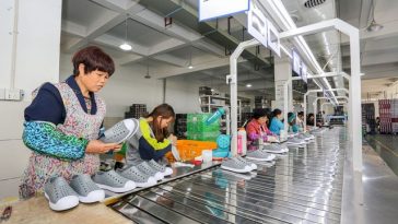 Cel puţin 28 de morţi în incendiul de la o fabrică de încălţăminte din „Capitala pantofilor”, în sud-estul Chinei. Flăcările au blocat muncitorii pe acoperiş. Conducerea companiei a fost reţinută, iar conturile au fost îngheţate